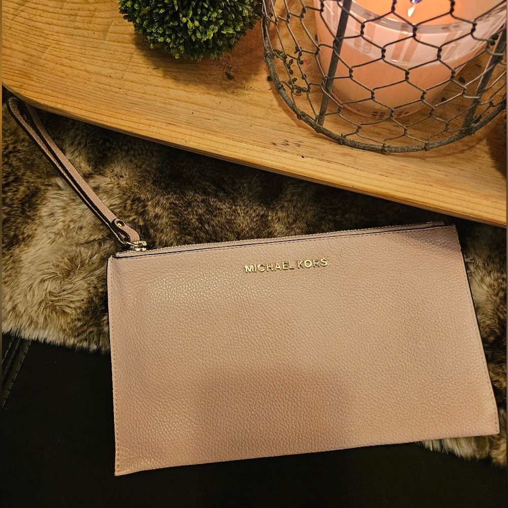 Authentic Michael Kors Jet Set wristlet/clutch